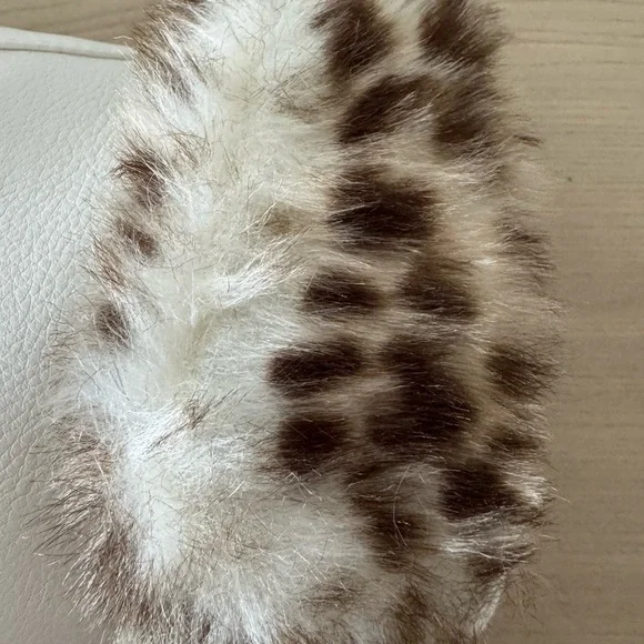 White Mountain Glamorous White Fur-Lined Ankle Boots. / Size 9 - Picture 9 of 13